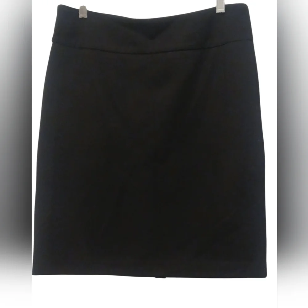 Isaac Mizrahi -NWOT, High Waisted Black Skirt , Large, W/ Stretch, Slit In Back - Picture 7 of 10